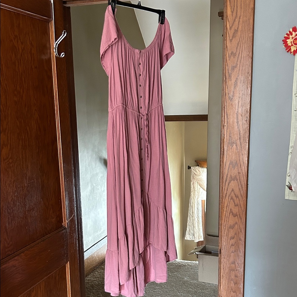 Chic Mauve Off-Shoulder Maxi Dress